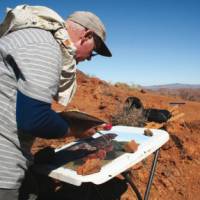 Leo Robba painting in the outback | Leo Robba