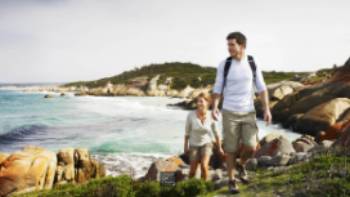 Explore the magnificent Bay Of Fires coastline