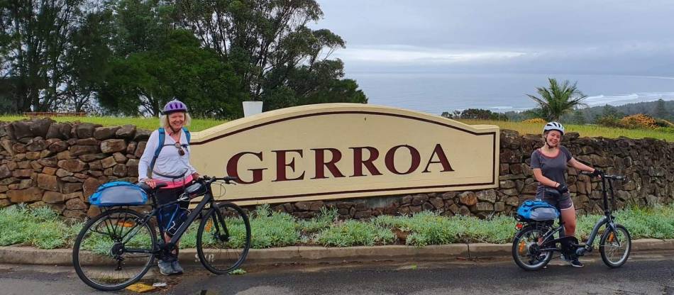 Cyclists arriving into Gerroa on the South Coast Self Gudied Cycle |  <i>Gesine Cheung</i>
