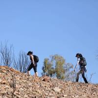 Hiking along the Larapinta Trail in the Northern Territory | #cathyfinchphotography