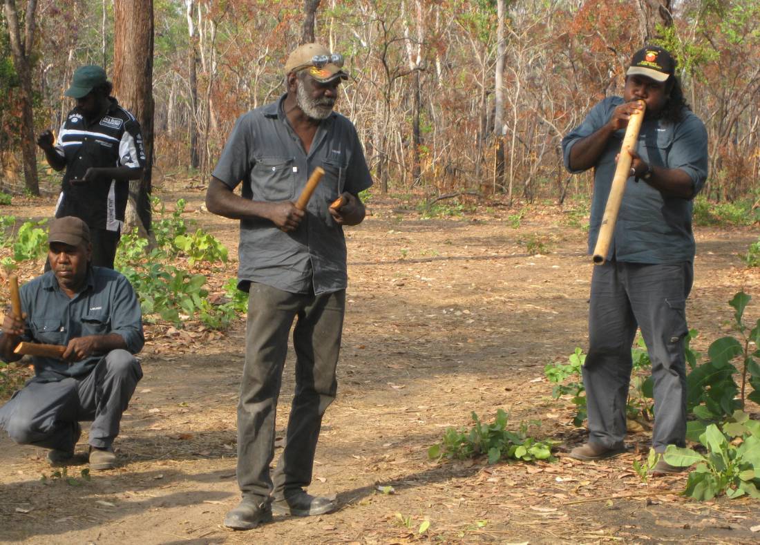 Limilngan-Wulna Aboriginal people welcome us to their country |  <i>Rhys Clarke, WE Guide</i>