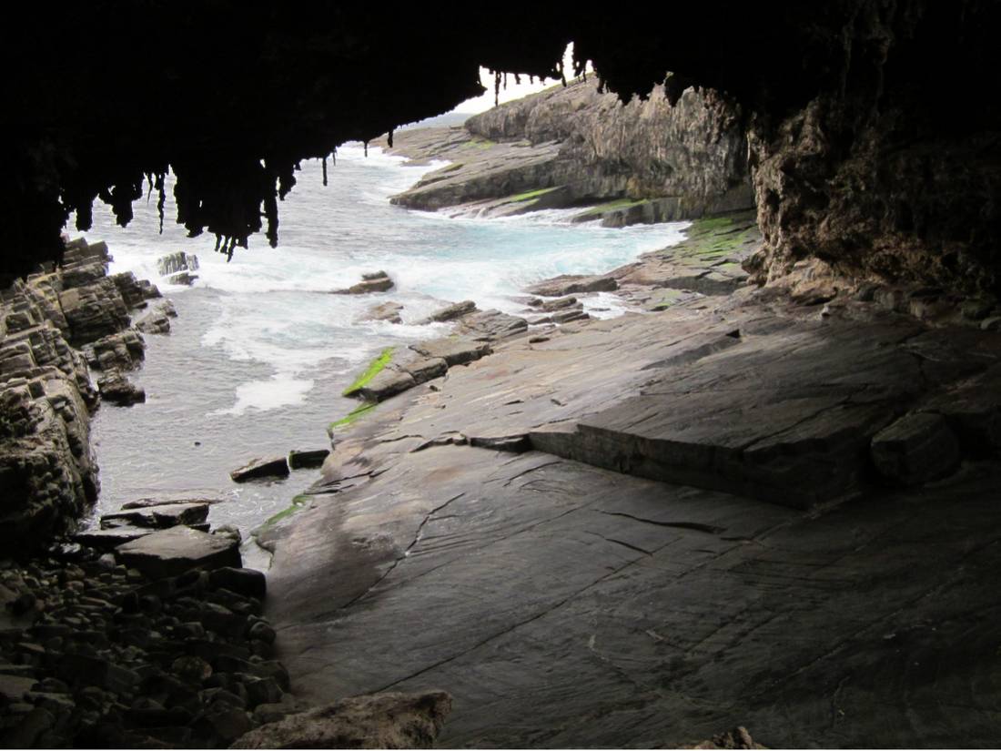 Limestone Caves overlooking the coast of Kangaroo Island |  <i>Mark Bennic</i>