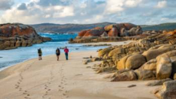 Hiking the stunning Flinders Island coastline | Lachlan Gardiner