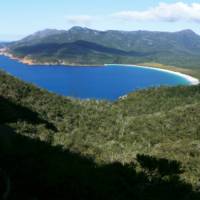 Panoramic view of Wineglass Bay in Freycinet National Park | Caroline Mongrain