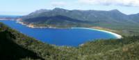 Panoramic view of Wineglass Bay in Freycinet National Park | Caroline Mongrain
