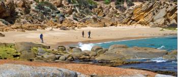 Coastal walking on Flinders Island | Andrew Bain
